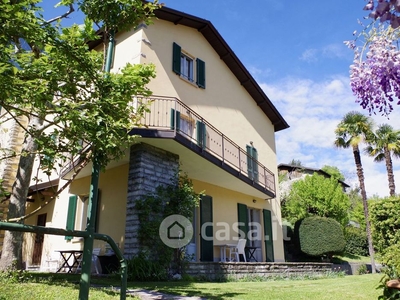 Villa in Vendita in Via Fontana a Carate Urio