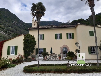 Villa in Vendita in Via Giovanni Battista Niccolini a San Giuliano Terme