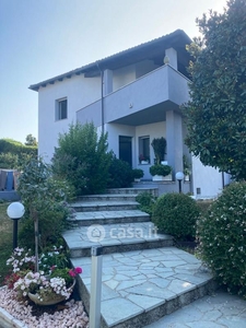 Villa in Vendita in Via Mondovì a Castelletto Monferrato