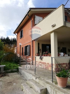 Villa in Vendita in Via SANTA LUCIA a Caltanissetta