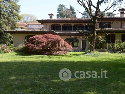 Villa in Vendita in Viale Padre GianBattista Aguggiari 14 a Varese