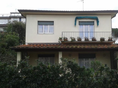 Villa in zona Lido di Camaiore a Camaiore