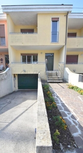 Villetta a schiera con giardino in via roma 159, Torri di Quartesolo