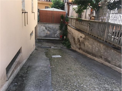 Box in Via Ippolito Nievo, 8, Aprilia (LT)