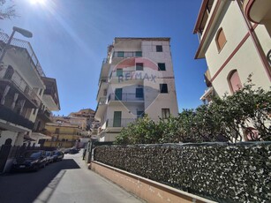 Appartamento di 76 mq a Giardini-Naxos