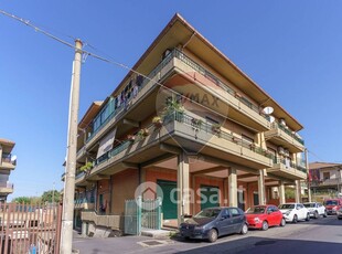 Appartamento in Vendita in Via Roma 72 a Camporotondo Etneo
