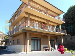 Appartamento Quadrilocale in vendita a Ronciglione