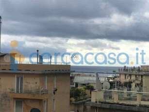 Appartamento Trilocale da ristrutturare, in vendita in Via Rexello, Genova