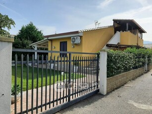 Casa Bi/Trifamiliare in Vendita in Via Madonnina di Gibilmanna 91 a Campofelice di Roccella