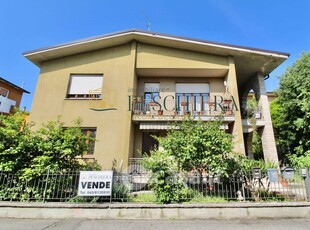 Casa Bi/Trifamiliare in Vendita in Via Mantegna 5 a Peschiera del Garda