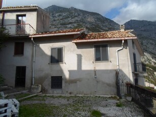 Casa indipendente di 340 mq a Fara San Martino