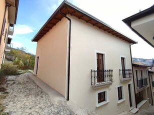 Casa Indipendente in Vendita ad L`aquila - 98000 Euro