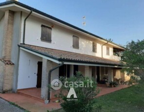 Casa indipendente in Vendita in Via Apicilia 10 a San Michele al Tagliamento