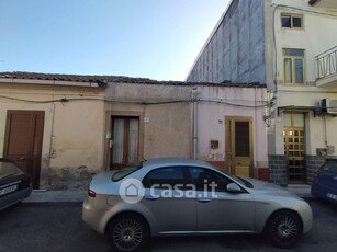 Casa indipendente in Vendita in Via Duca di Massa a Aci Castello