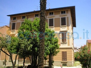 Casa semi indipendente da ristrutturare, in vendita in Via Milano 106, Brescia