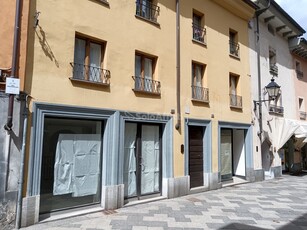 Fondo/negozio - 1 vetrina/luce a Centro Storico, Aosta