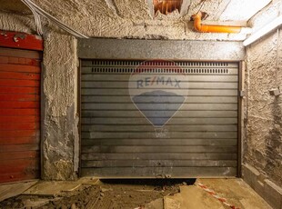 Garage / posto auto di 47 mq a Aci Castello