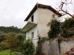 Imperia - ZONA PIANI VENDESI RUSTICO CON GIARDINO PRIVATO