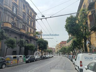 Negozio/Locale commerciale in Vendita in Via Santa Teresa degli Scalzi a Napoli