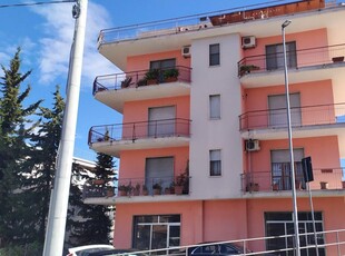 Palazzina commerciale in affitto a Scafa