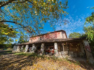 RONTA di Cesena - CASA SINGOLA di ampia metratura, su lotto di circa 4.500 mq., con portico, giardino, attrezzaie oltre a terreno agricolo di 6.355 mq.