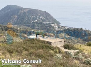 Rustico casale da ristrutturare, in vendita in Santa Margherita, Lipari