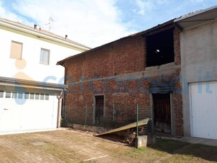 Rustico casale da ristrutturare, in vendita in Via Cardinal Minoretti, Cogliate