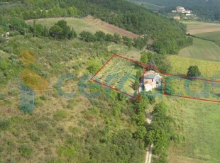 Rustico casale da ristrutturare, in vendita in Via Luigi Bartolini, Corciano