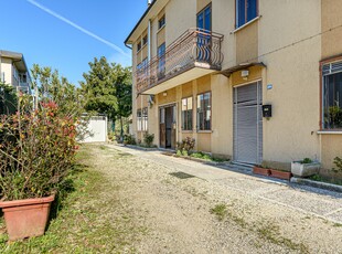 Schio - ZONA santa croce VENDESI VILLETTA A SCHIERA CON GIARDINO PRIVATO