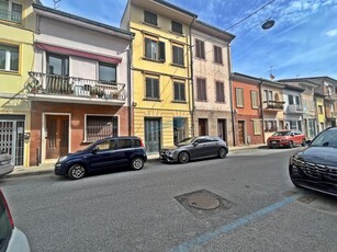 Stabile/Palazzo con giardino in via cavallotti, Viareggio