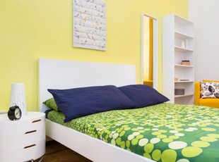 Stanza in affitto in appartamento con 4 camere da letto a Loreto, Milano