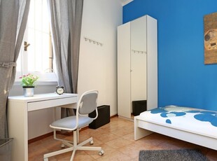 Stanza in affitto in appartamento con 7 camere da letto a Bologna, Roma