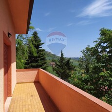 Villa bifamiliare di 267 mq a Serra San Quirico