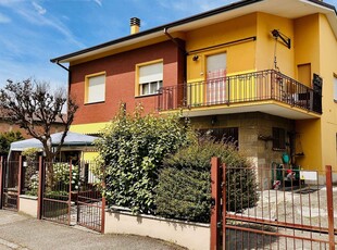 Villa bifamiliare in vendita a Imola Bologna Zona Industriale