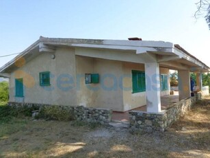 Villa da ristrutturare, in vendita in Via Salita Portella, Caulonia