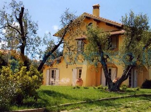 Villa in ottime condizioni in vendita a Montalto Di Castro