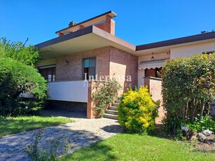 Villa in vendita a La Fontina - San Giuliano Terme