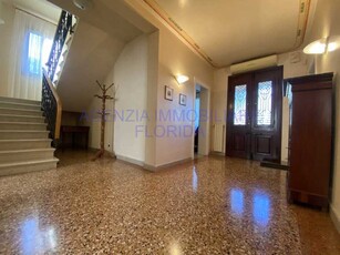 Villa in Vendita ad Padova - 600000 Euro
