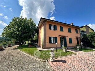 Villa in Vendita in Via Maria Lunga a Varano de' Melegari
