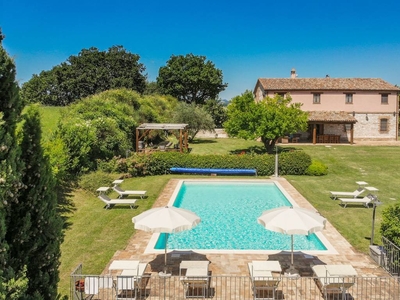 Casa a Arcevia con piscina attrezzato + bella vista