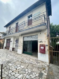 Casa Indipendente a Brescia in Via Chiusure , S. Anna