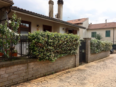 Villa trifamiliare in vendita a Vetralla - Zona: Cura