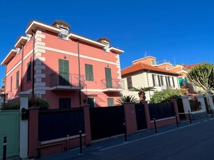 Appartamento in vendita a Riva Ligure