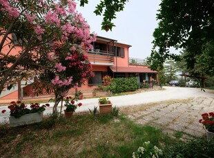 Casa 11 locali di 230 m² in Cupramontana