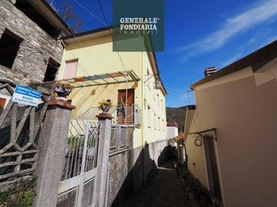 Casa indipendente in vendita a Calice Al Cornoviglio