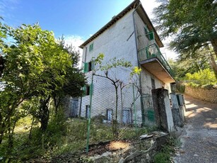 Casa indipendente in vendita a Piazza Al Serchio
