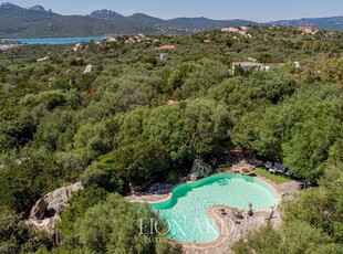 Favolosa proprietà con piscina in vendita in Costa Smeralda