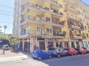 Locale commerciale / Negozio/70 mq a Bari - Madonnella