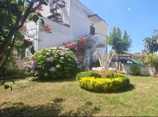 Martin Pescatore in Villa con terrazza panoramica e giardino