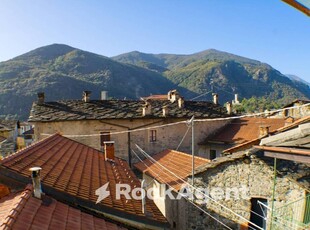 MONOLOCALE DA RISTRUTTURARE IN PONT CANAVESE